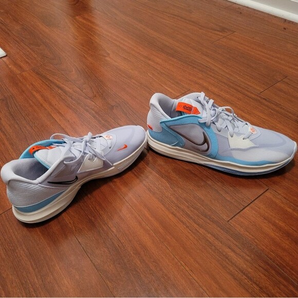 Athletic_Shoes
